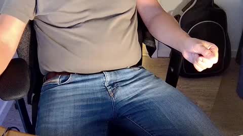 Snapshot of sneakybill82 chatting on 29, 9, 2025 Sneakybill online show from 29, 9, 2025