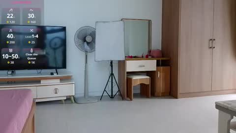 SnejinkaMisha online show from 18, 9, 2025