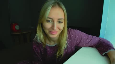 Snapshot of snezanablond chatting on 24, 2, 2025 Sneja online show from 24, 2, 2025