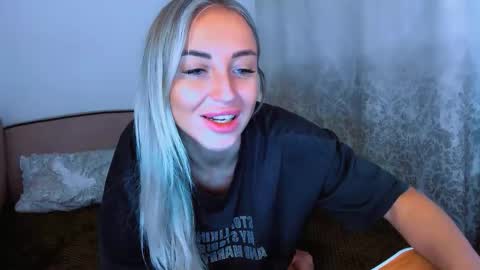 Snapshot of snezanablond chatting on 4, 12, 2025 Sneja online show from 4, 12, 2025