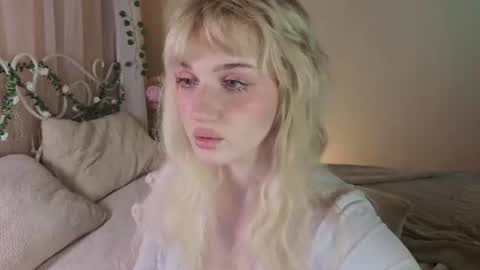 Snapshot of snowflakeskitty chatting on 4, 7, 2026 Ellie online show from 4, 7, 2026