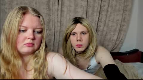 Snowwgirlls online show from 16, 2, 2026