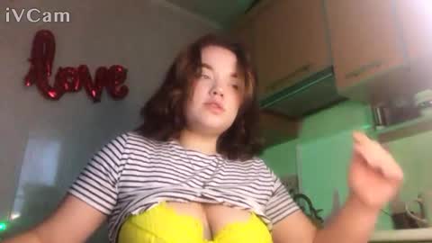 snowy_cute online show from 26, 4, 2026