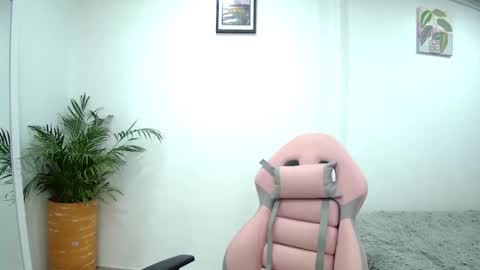 Snapshot of soffi_rousel_ chatting on 16, 2, 2025 soffi_rousel_ online show from 16, 2, 2025