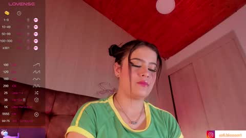 Sofi Blossom  online show from 8, 3, 2025