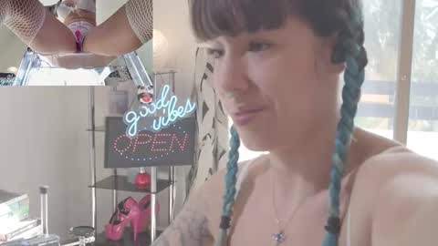 Sofi Mora online show from 2, 3, 2025