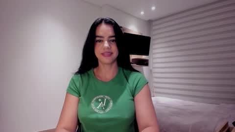 Sofi Saenzz  online show from 8, 10, 2025
