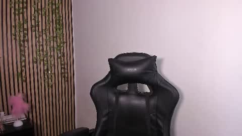 Snapshot of sofia44 chatting on 17, 7, 2026 Skarlett online show from 17, 7, 2026