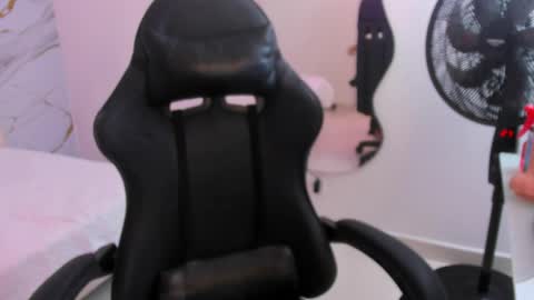 sofia_echeverri online show from 8, 4, 2026