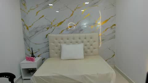 sofia_echeverri online show from 24, 4, 2026