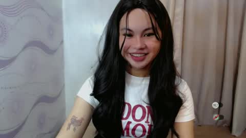 sofia_sweetheart18 online show from 5, 7, 2026