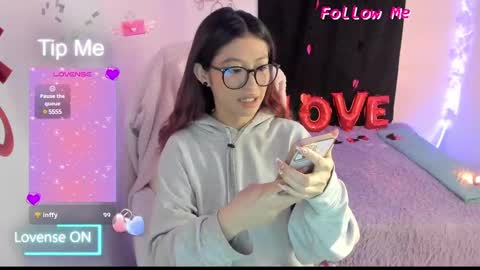 Sofia Thomson online show from 19, 2, 2025