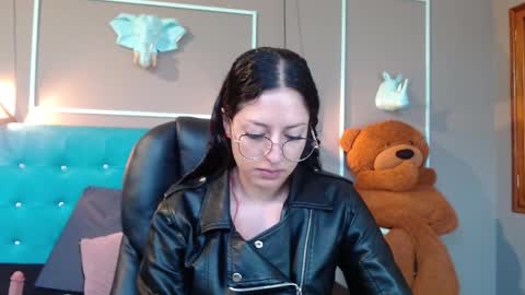 Sofa online show from 4, 10, 2025