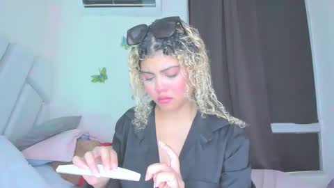 sofiacastillo01 online show from 28, 4, 2026