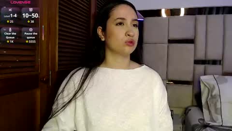 sofiaduque_26 online show from 8, 6, 2026