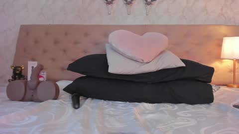 SofiaReyees online show from 7, 2, 2025