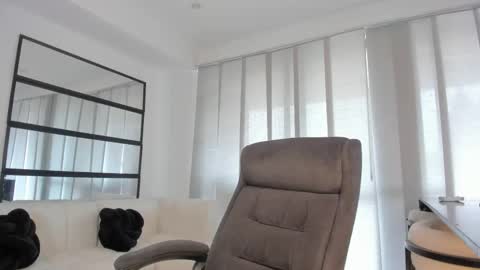 Snapshot of sofiia_pink chatting on 8, 6, 2026 online show from 8, 6, 2026