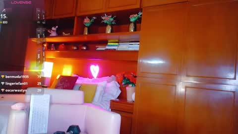 Sofa bonita  online show from 20, 2, 2025