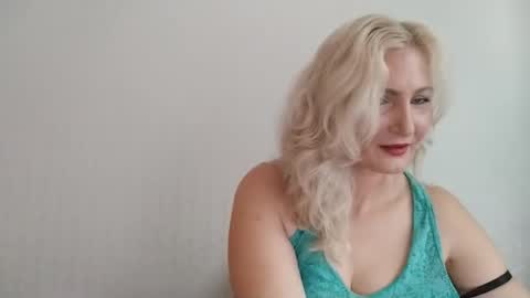 Snapshot of sofishine11 chatting on 17, 10, 2025 Sofi online show from 17, 10, 2025