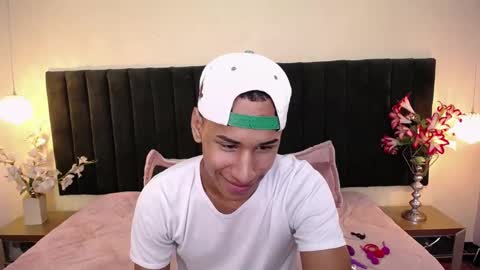 Snapshot of soft_attraction chatting on 22, 10, 2025 Cam and Amy online show from 22, 10, 2025