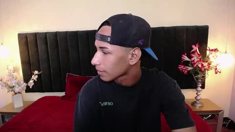 Snapshot of soft_attraction chatting on 14, 11, 2025 Cam and Amy online show from 14, 11, 2025