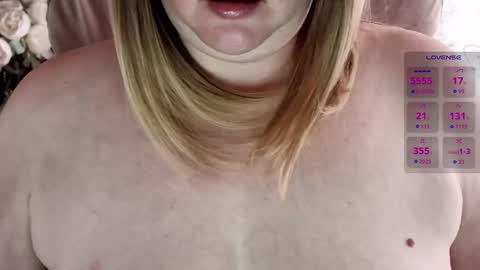 Snapshot of soft_body chatting on 7, 10, 2025 Hi Im Sofia online show from 7, 10, 2025