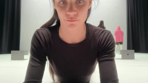 Snapshot of sola_3 chatting on 17, 6, 2026 0La online show from 17, 6, 2026