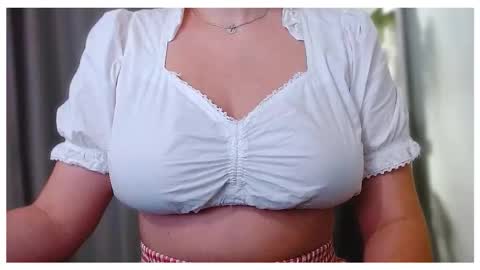 Gaby Solis online show from 8, 9, 2025