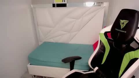 ESTEBAN online show from 30, 6, 2026