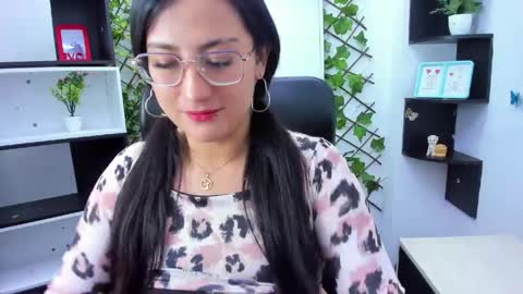 sophi_hardd online show from 24, 4, 2026