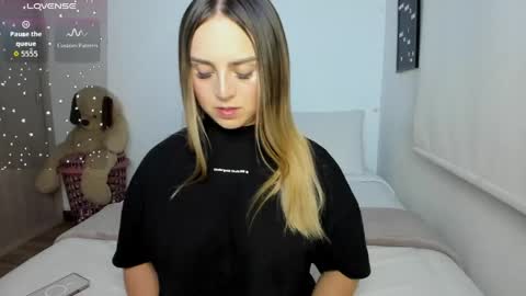 Snapshot of sophi_moreno chatting on 7, 5, 2026 Sofi online show from 7, 5, 2026