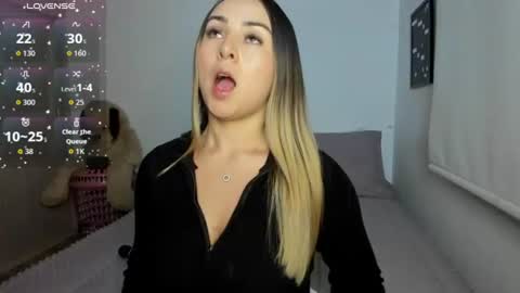 Snapshot of sophi_moreno chatting on 12, 6, 2026 Sofi online show from 12, 6, 2026