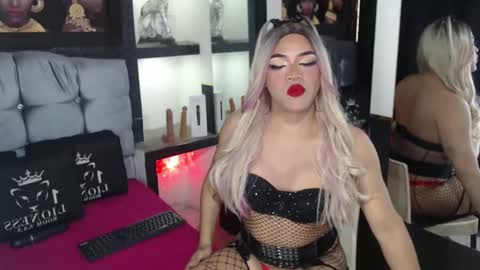 Snapshot of sophia_hott01 chatting on 4, 11, 2025 sophia_hott01 online show from 4, 11, 2025
