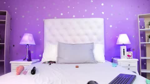 Snapshot of sophia_models chatting on 18, 10, 2025 Sophia online show from 18, 10, 2025