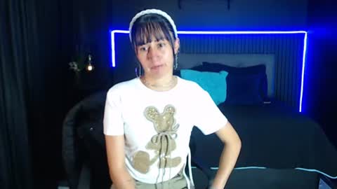 Snapshot of sophia_w_ chatting on 22, 6, 2026 S O P H I A online show from 22, 6, 2026