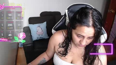 sophiaa_vega_ online show from 5, 4, 2026