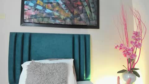 Snapshot of sophiacolliins chatting on 13, 10, 2025 sophiacolliins online show from 13, 10, 2025