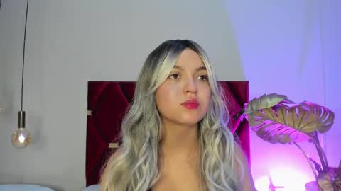 Snapshot of sophiacolliins chatting on 15, 10, 2025 sophiacolliins online show from 15, 10, 2025