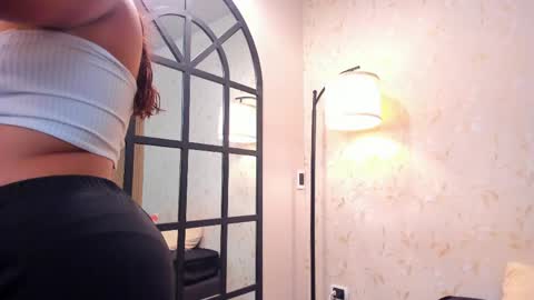 Snapshot of sophiahart_ chatting on 2, 5, 2026 Sophia online show from 2, 5, 2026