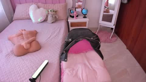 Snapshot of sophiaparker_ chatting on 18, 2, 2025 online show from 18, 2, 2025