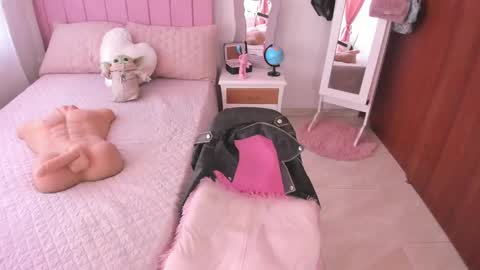 Snapshot of sophiaparker_ chatting on 19, 2, 2025 online show from 19, 2, 2025