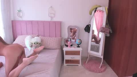 Snapshot of sophiaparker_ chatting on 25, 2, 2025 online show from 25, 2, 2025