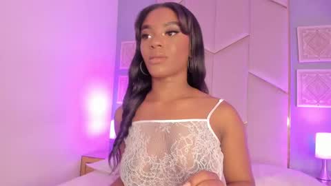 SophiaSmiths online show from 1, 2, 2025