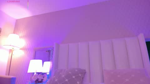 SophiaSmiths online show from 8, 11, 2025