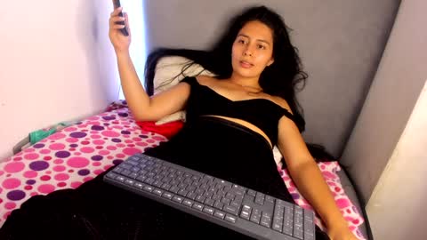 Snapshot of sophie_foxxx chatting on 5, 12, 2024 Sophie online show from 5, 12, 2024
