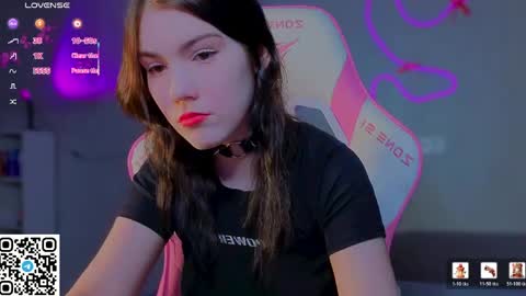 sophie_nomenal_ online show from 2, 4, 2026