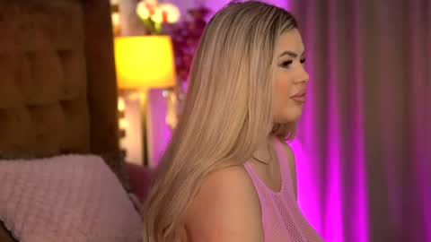Snapshot of sophieboobsx chatting on 1, 6, 2026 Sophie online show from 1, 6, 2026