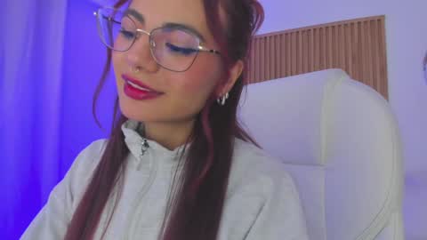   Sophie  IG sophiecherry es   online show from 2, 2, 2025