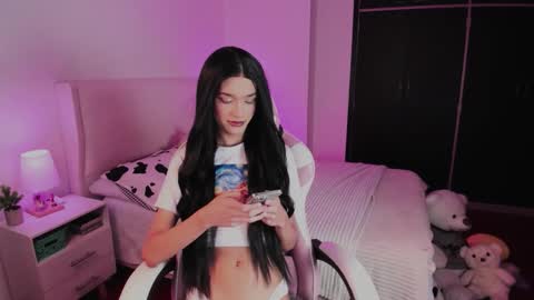 Snapshot of sophiecornett chatting on 11, 10, 2025 online show from 11, 10, 2025