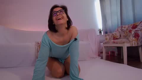 Snapshot of sophieerain chatting on 8, 6, 2026 Sophie Rain online show from 8, 6, 2026